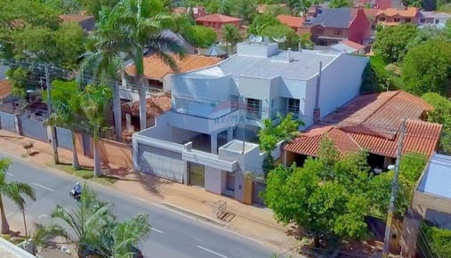 Imponente residencia en Los Laureles En Venta 