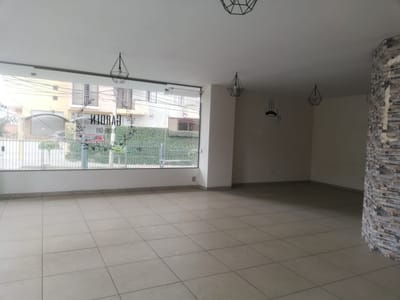 LOCAL COMERCIAL CALLE MAN CESPED