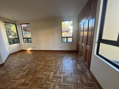 EN VENTA BONITA CASA DE 4 DORMITORIOS EN LA ZONA DE CALACOTO
