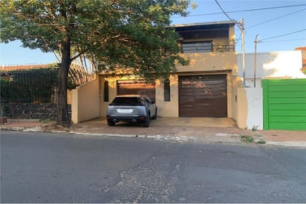 EN VENTA CASA DE 2 PLANTAS CON EXCELENTE UBICACIÓN