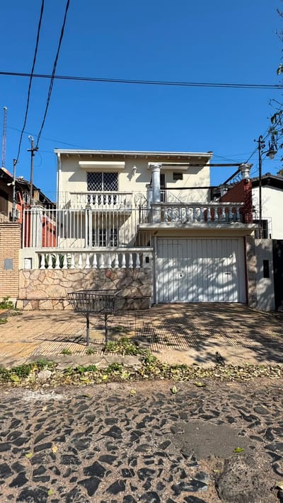 *Alquiler | Residencia de dos plantas – Barrio Sajonia*