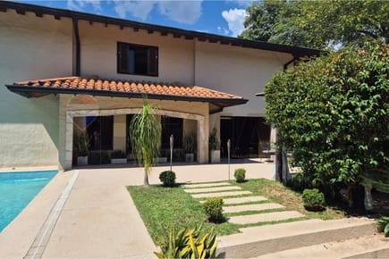Vendo Casa en San Bernardino con Cancha de Tenis