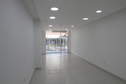 ALQUILO SALON COMERCIAL EN VILLAMORRA
