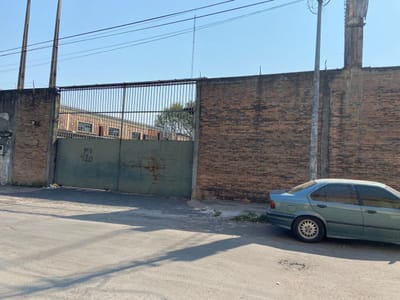 Alquilo propiedad de 4.368,5 mts² salida a 2 calles a pasos de Avda. Artigas