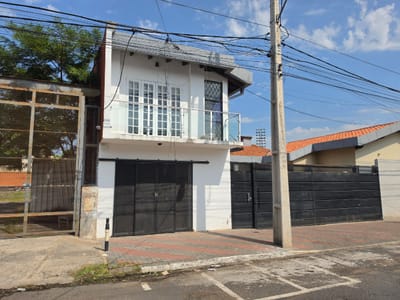 ALQUILO OFICINA EN SAJONIA - AMPLIA  160 m²