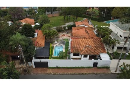 Residencia en Venta - B° Mcal. Estigarribia | 824 m2