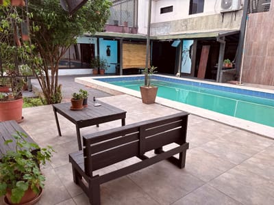 SE VENDE CASA CON PISCINA EN LUQUE - BARRIO AMERICA