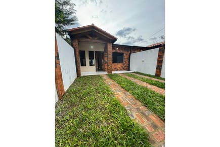 VENTA DE CHALET A ESTRENAR EN ÑEMBY BARRIO CAAGUAZÚ
