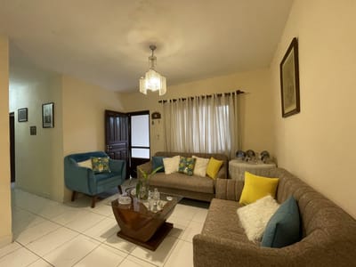 EN URB. EL PALMAR SE VENDE AMPLIA CASA EN ESQUINA