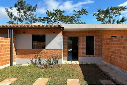 Vendo casa en Luque - Mora Cue 
