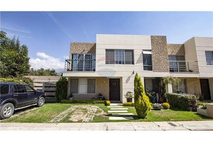 CASA EN VENTA EN EL CONDOMINIO EL LAGO TIQUIPAYA