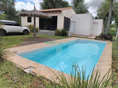 VENDO CASA QUINTA CON PISCINA EN ITAUGUÁ - B° POTRERITO