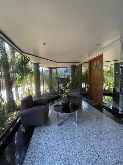 En alquiler departamento de 300 m2 ,4 dormitorios con 2 cocheras