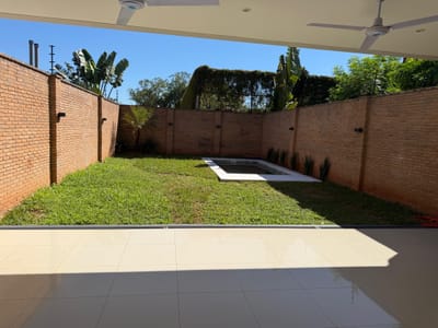 ALQUILO CASA PAREADA CON PISCINA Y QUINCHO – LOMA MERLO, JARDÍN DE ORO