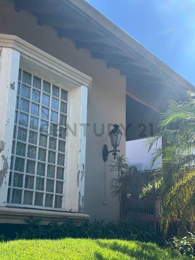 VENDO BELLA RESIDENCIA EN BARRIO MCAL LOPEZ-ASUNCION