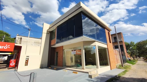 Salón Comercial a una cuadra de la Transchaco