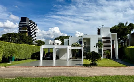 CASA EN ALQUILER - COLINAS 1 URUBO