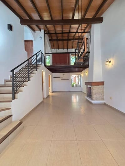 CASA EN VENTA ZONA CASA RICA LOS LAURELES