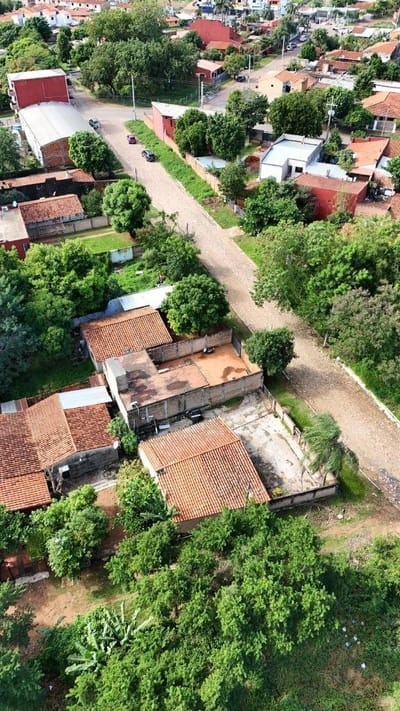 Vendo Terreno con Construcciones en esquina en el Barrio Yka’a- Luque