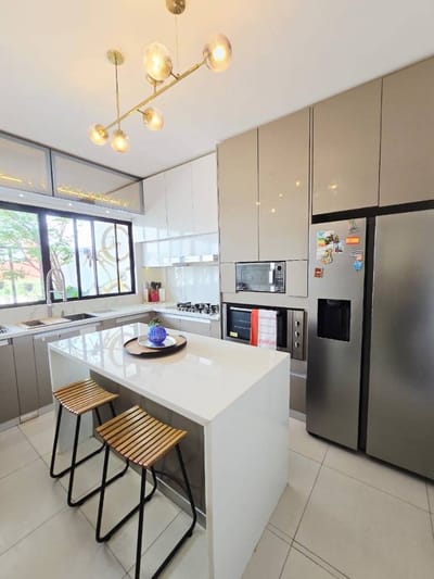 CASA MINIMALISTA EN VENTA ZONA NORTE DENTRO DE URBANIZACIÓN CERRADA