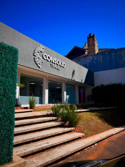 AMPLI SALON COMERCIAL EN VILLA MORRA