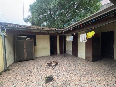 VENDO CASA A REFACCIONAR SOBRE AVDA. SANTISIMO SACRAMENTO 