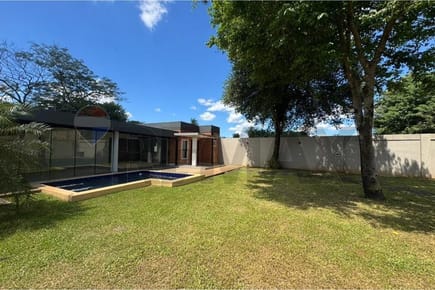 VENDO CASA EN LUQUE LOMA MERLO