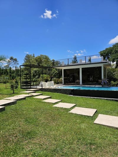 EXCLUSIVA RESIDENCIA CON UNA SUPERFICIE DE TERRENO DE 57.100 m²