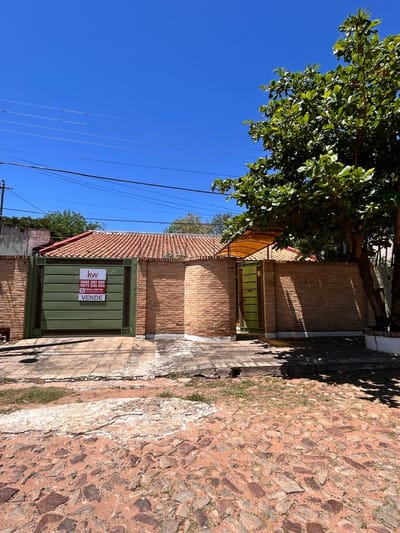 Casa de una planta  en la zona del Supermercado el Pueblo - Lambare