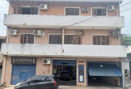 Hermosa Casa, Edificio de Departamentos y salones a la Venta - Barrio Herrera 