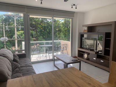 MBURUCUYA - EN VENTA, DEPTO. AMOBLADO DE 1 DORM. CON 2 COCHERAS