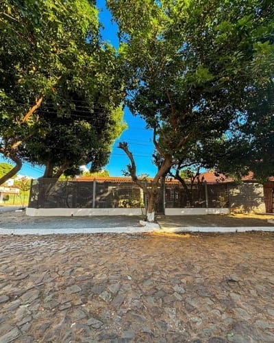 OPORTUNIDAD ÚNICA EN Lambaré — CASA EN ESQUINA SOBRE ASFALTO