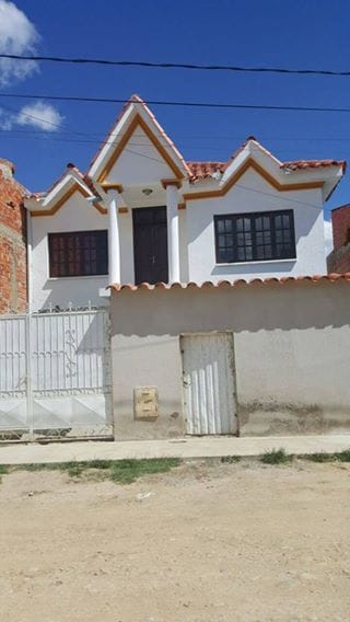 P26 CASA EN VENTA - BARRIO AEROPUERTO