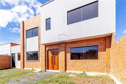 Casa a estrenar de 2 plantas - FINCA 26