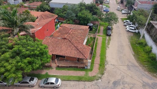 VENDO CASA EN ESQUINA EN MARIANO ROQUE ALONSO!!