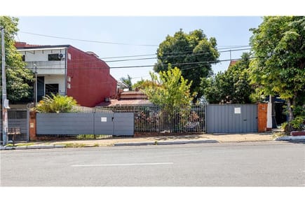 CASA EN VENTA SOBRE AVDA. COLON–646 m² DE TERRENO