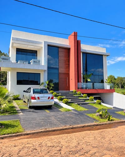 Venta de Residencia Minimalista de 3 Niveles