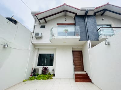 CASA EN VENTA - 4to ANILLO ISUTO