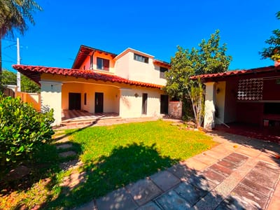 VENDO RESIDENCIA  EN LAMBARE