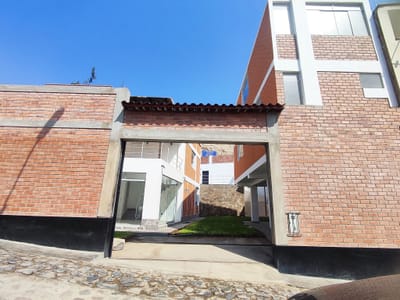 CASA DE 3 DUPLEX EN VENTA 623 M2 URB. VILLA TOLEDO – CIENEGUILLA