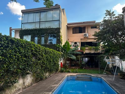VENDO TRIPLEX - EN BARRIO MARISCAL ESTIGARRIBIA - ASUNCION