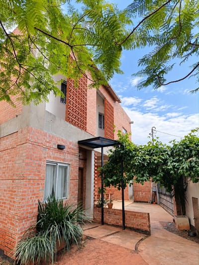 Vendo casa en esquína Zona Municipalidad de Villa Elisa 