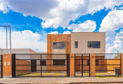 Exclusiva casa de 2 plantas en Luque Loma Merlo | Finca 26