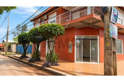 Salón Comercial en Esquina sobre Avenida – Km 9 Acaray