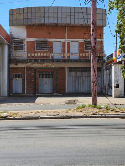 Propiedad 420 m² sobre Avda. Artigas, doble acceso