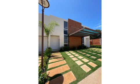 Duplex en condominio a la venta, Luque 