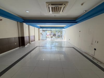 ALQUILO SALÓN COMERCIAL SOBRE AV BRASILIA
