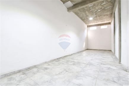 Tinglado con Oficinas en Alquiler