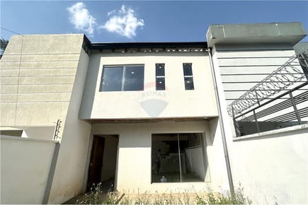 Duplex a estrenar en San Lorenzo con piscina
