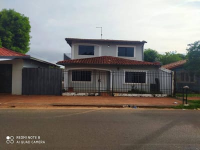 VENDO AMPLIA CASA EN SAN LORENZO